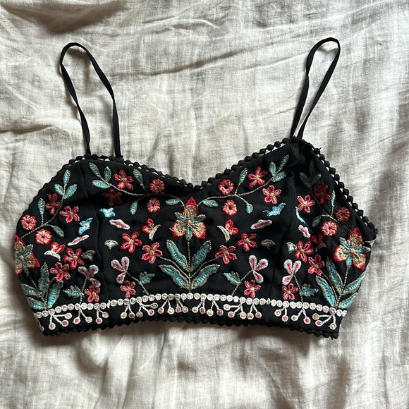 Forever 21 Tops - Embroidered Forever 21 Crop Top